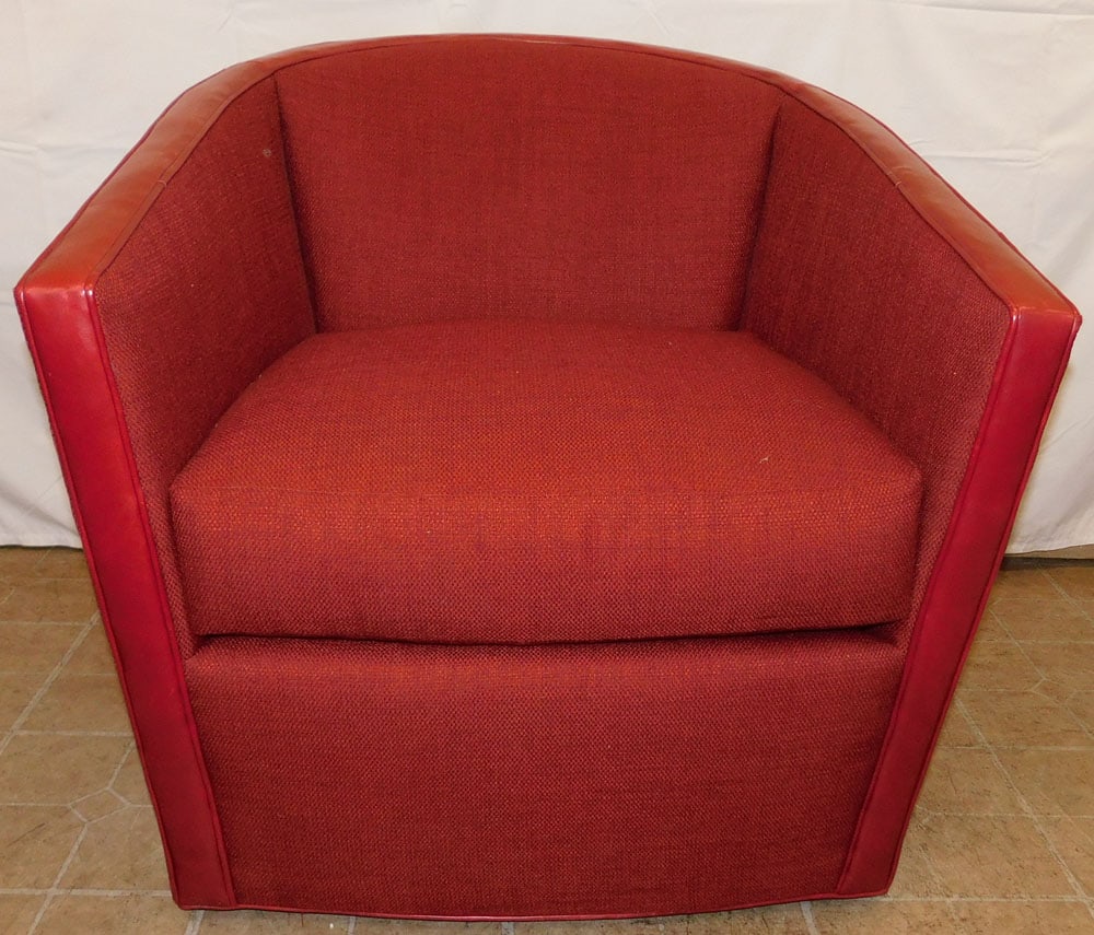 Leather & Upholstered Swivel Club Chair by Pearson: Leather & Upholstered Swivel Club Chair by Pearson. 32 1/2" H 32 1/2" W 35" D ALL DESCRIPTIONS AND ANY CONDITION STATEMENT GIVEN BY LANGSTON AUCTION GALLERY ARE STRICTLY OPINIONS AND LANGSTON'S