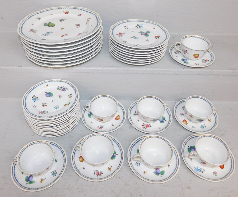 Fourty Four Pieces of Italian China by Richard Ginori (1 of 3)