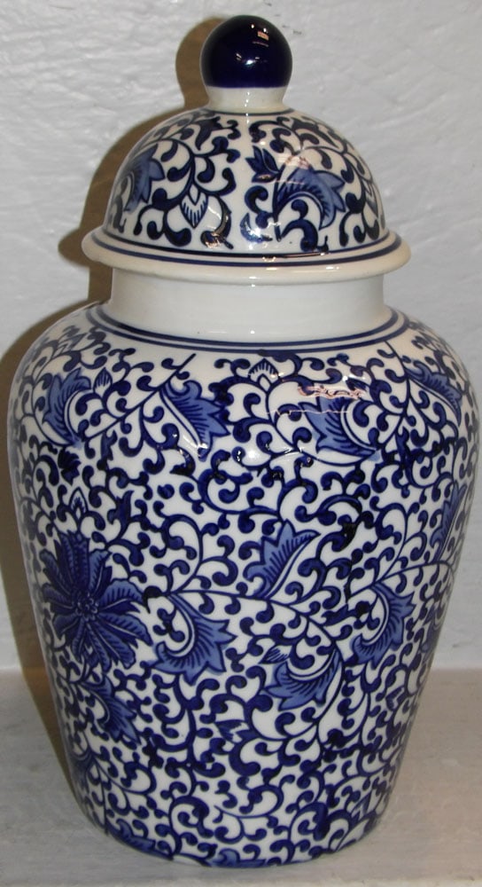 Chinese Blue & White Porcelain Covered Ginger Jar Urn (1 of 4)
