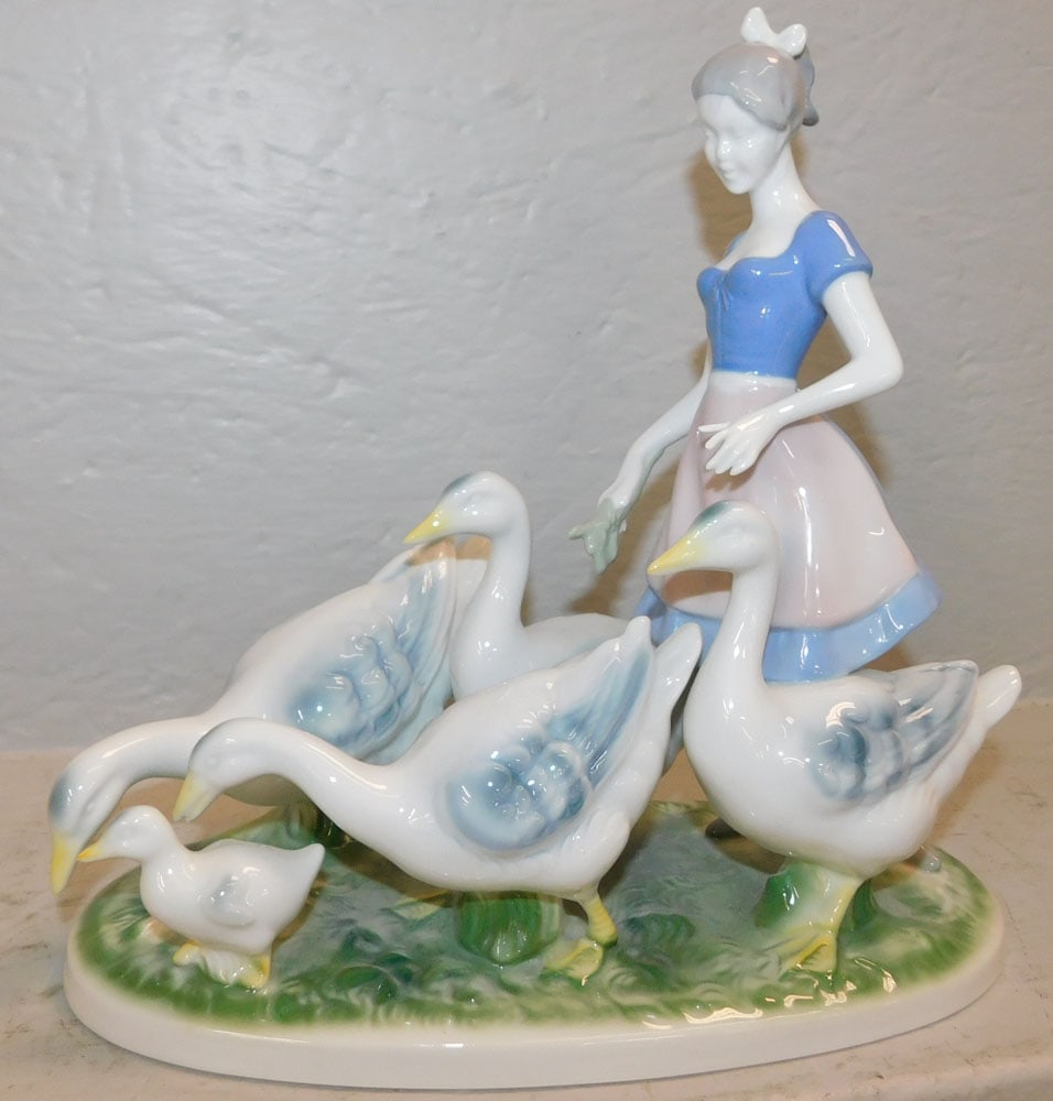 German Porcelain Figurine: German Porcelain Figurine. 10 1/2" H 10 1/2" W 5 1/4" D ALL DESCRIPTIONS AND ANY CONDITION STATEMENT GIVEN BY LANGSTON AUCTION GALLERY ARE STRICTLY OPINIONS AND LANGSTON'S SHALL HAVE NO RESPONSIBILITY