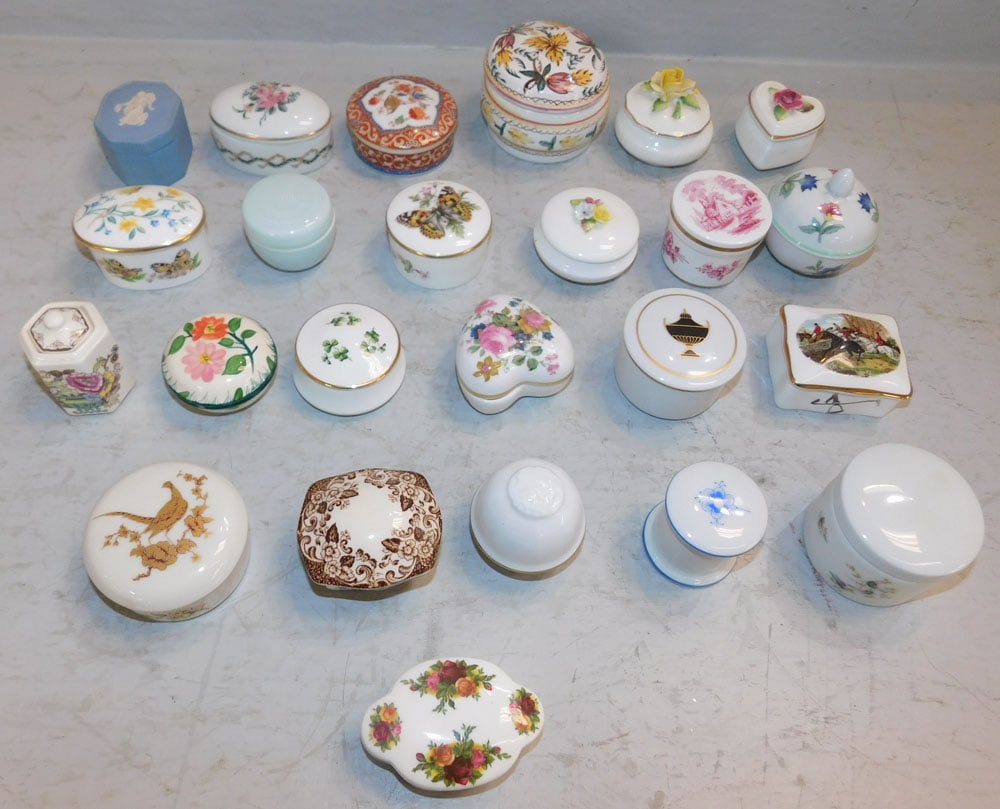 Lot of Hand Painted Porcelain Battersea & Dresser Boxes (1 of 16)
