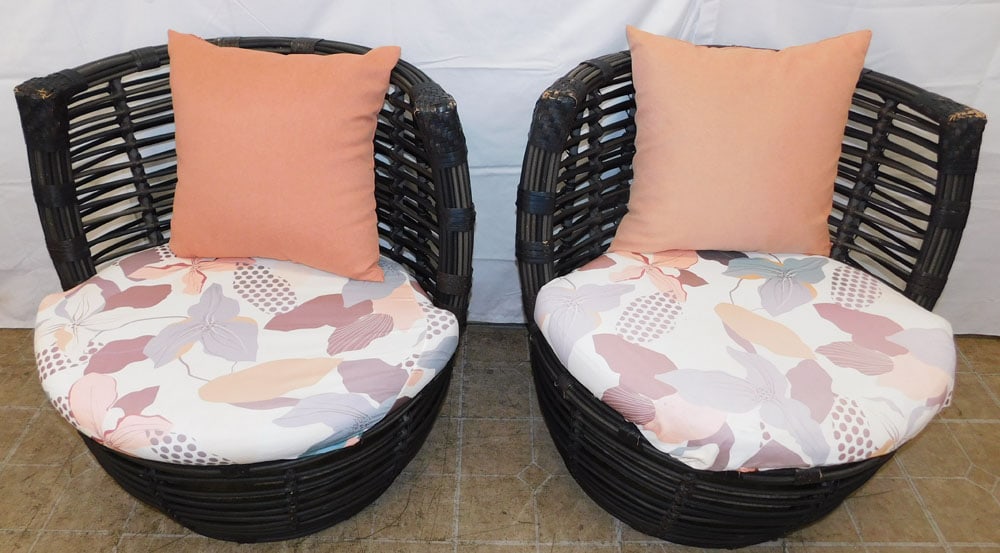 Pair of Faux Rattan Outdoor Chairs: Pair of Faux Rattan Outdoor Chairs . 28 1/2" H 28 1/2" Dia. ALL DESCRIPTIONS AND ANY CONDITION STATEMENT GIVEN BY LANGSTON AUCTION GALLERY ARE STRICTLY OPINIONS AND LANGSTON'S SHALL HAVE NO RESPONSIBI