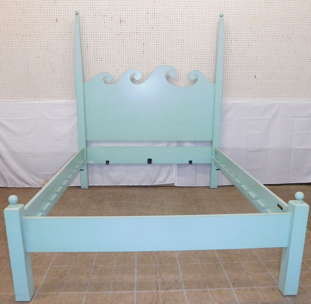 Painted Wood Queen Size Bed with Rails by Somerset Bay: Painted Wood Queen Size Bed with Rails by Somerset Bay . 81" H 66 1/2" W ALL DESCRIPTIONS AND ANY CONDITION STATEMENT GIVEN BY LANGSTON AUCTION GALLERY ARE STRICTLY OPINIONS AND LANGSTON'S SHALL HAVE