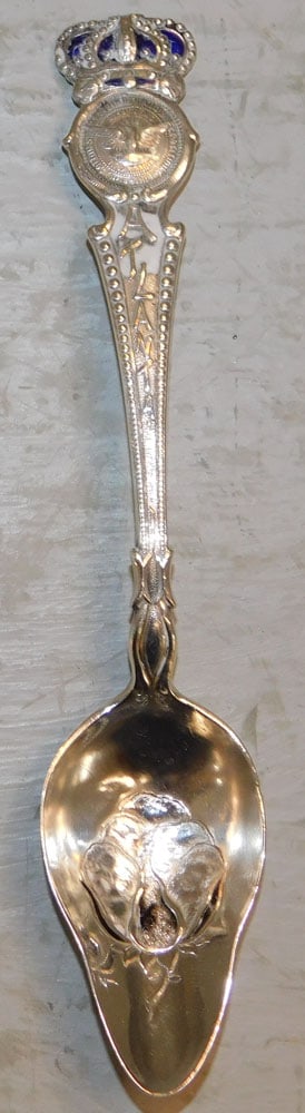 Sterling Souvenir Collectible Spoon, (.70 ozt.): Sterling Souvenir Collectible Spoon, (.70 ozt.) . 5 1/2" L ALL DESCRIPTIONS AND ANY CONDITION STATEMENT GIVEN BY LANGSTON AUCTION GALLERY ARE STRICTLY OPINIONS AND LANGSTON'S SHALL HAVE NO