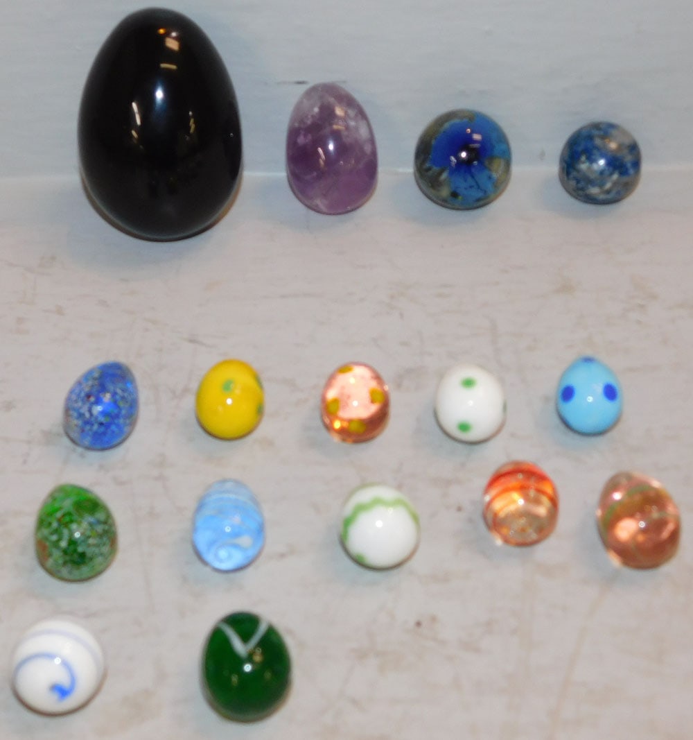 Lot of Art Glass & Stone Eggs & Two Art Bowls: Lot of Art Glass & Stone Eggs & Two Art Bowls . 3" H 2" Dia. ALL DESCRIPTIONS AND ANY CONDITION STATEMENT GIVEN BY LANGSTON AUCTION GALLERY ARE STRICTLY OPINIONS AND LANGSTON'S SHALL HAVE NO