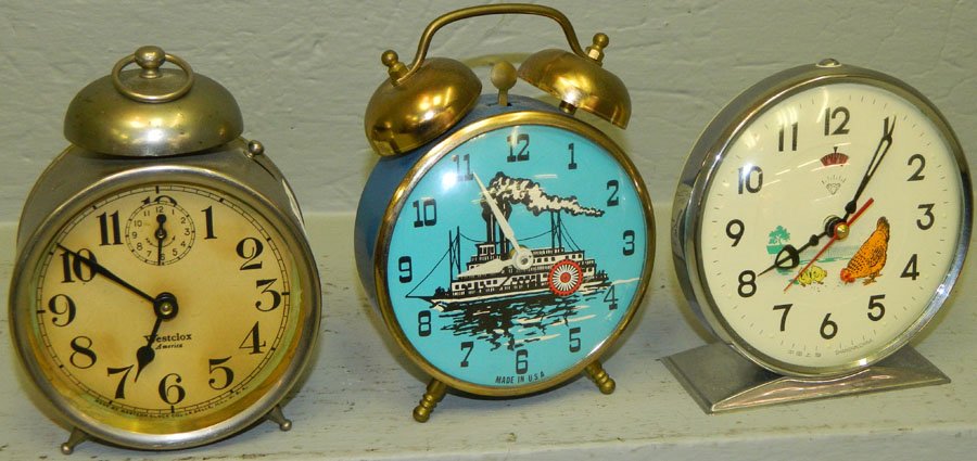 (2) Mechanical clocks & (1) Big Ben.: Mechanical chicken clock, Westclox Big Ben with bell top, Mechanical steam ship clock w/running steam wheel.