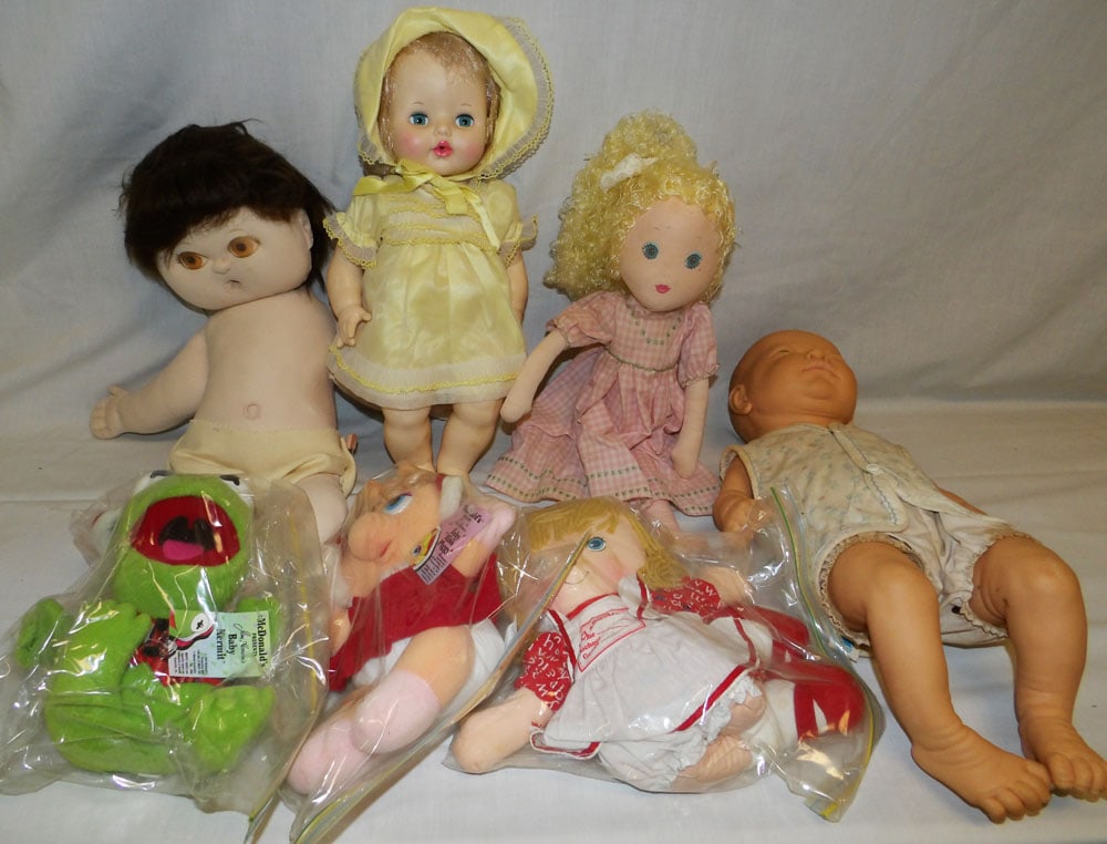 Lot of Vintage Dolls (1 of 5)