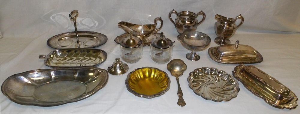 Lot of Silverplated Items (1 of 7)