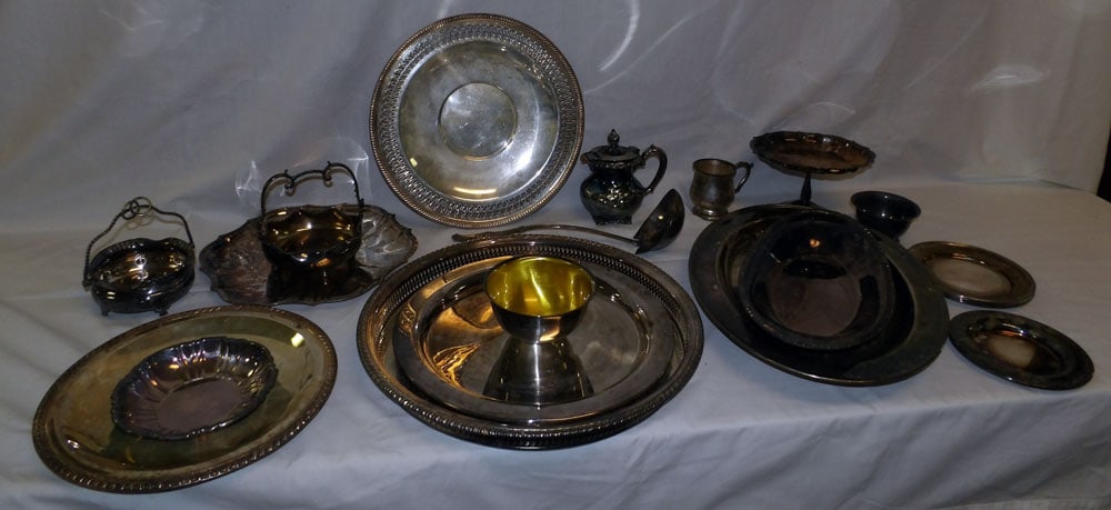 Lot of Silverplated Items (1 of 9)