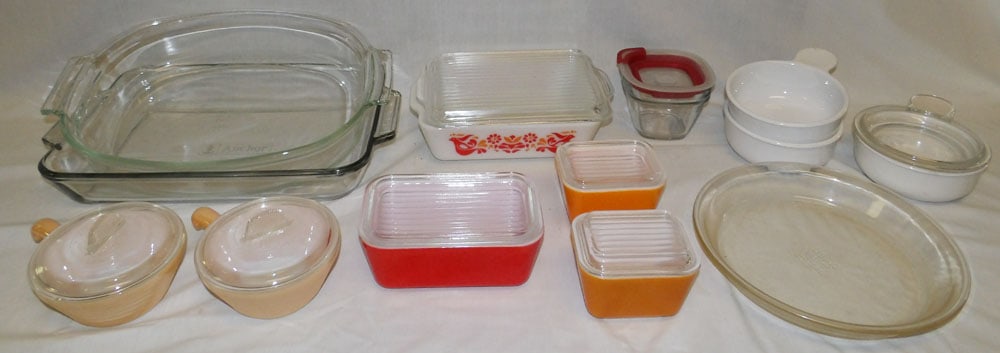 Lot of Pyrex & Vintage Refrigerator Dishes (1 of 7)