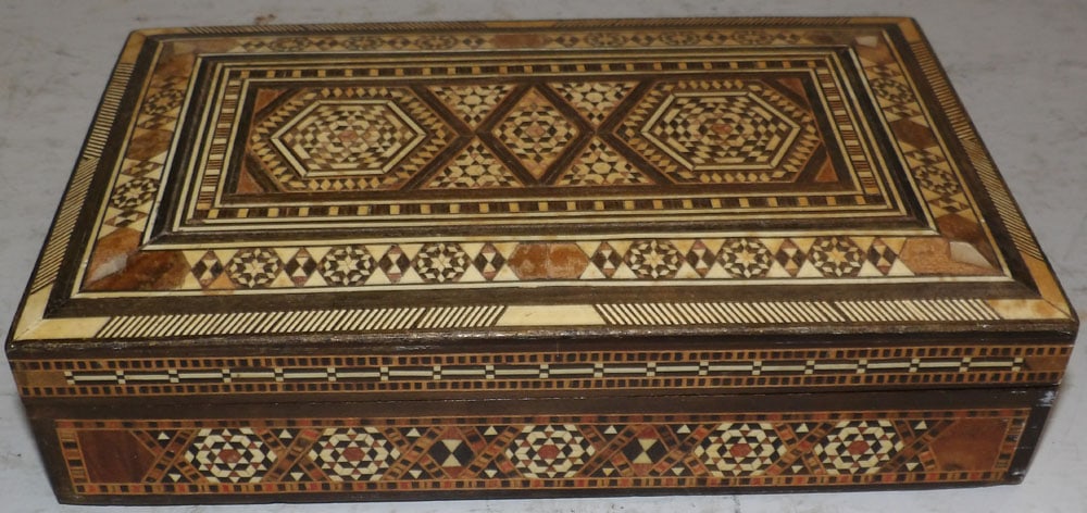 Bone Inlaid Dresser Box: Bone Inlaid Dresser Box . 2" H 8 3/4" W 5 1/4" D "ALL DESCRIPTIONS AND ANY CONDITION STATEMENT GIVEN BY LANGSTON AUCTION GALLERY ARE STRICTLY?OPINIONS?AND LANGSTON'S SHALL HAVE NO RESPONSIBILITY FOR E
