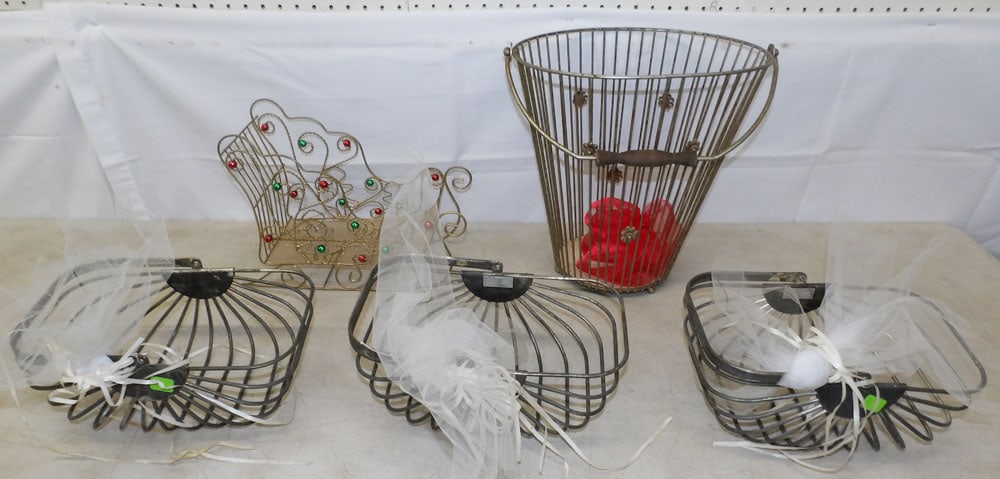 Lot of Metal Decorative Items: Lot of Metal Decorative Items. 13 1/2" H 14 1/2" W "ALL DESCRIPTIONS AND ANY CONDITION STATEMENT GIVEN BY LANGSTON AUCTION GALLERY ARE STRICTLY?OPINIONS?AND LANGSTON'S SHALL HAVE NO RESPONSIBILITY