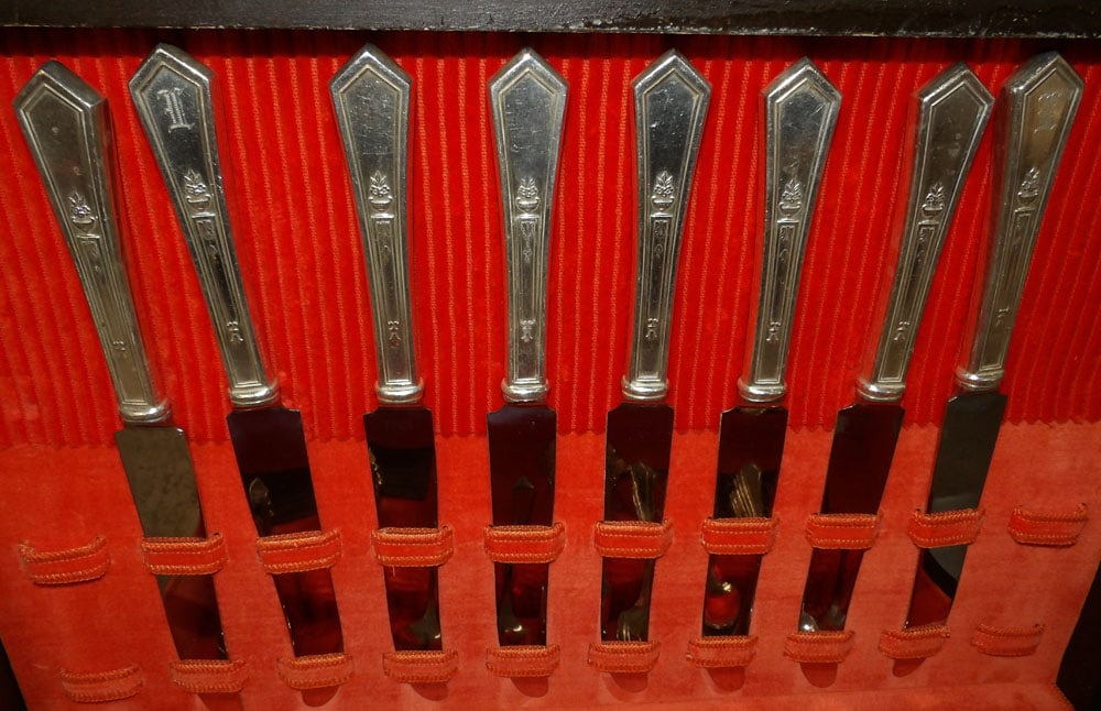 Silverplated Flatware in Walnut Box - 3
