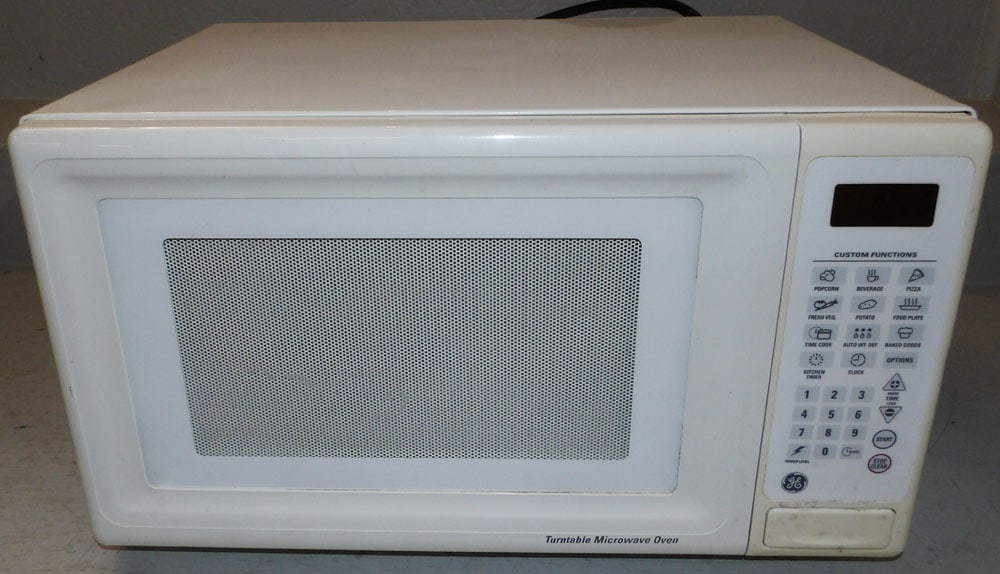 GE Microwave: GE Microwave . 12" H 20 1/4" W 14 1/2" D "ALL DESCRIPTIONS AND ANY CONDITION STATEMENT GIVEN BY LANGSTON AUCTION GALLERY ARE STRICTLY?OPINIONS?AND LANGSTON'S SHALL HAVE NO RESPONSIBILITY FOR ERRORS
