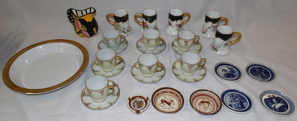Lot of Porcelain Items (1 of 4)