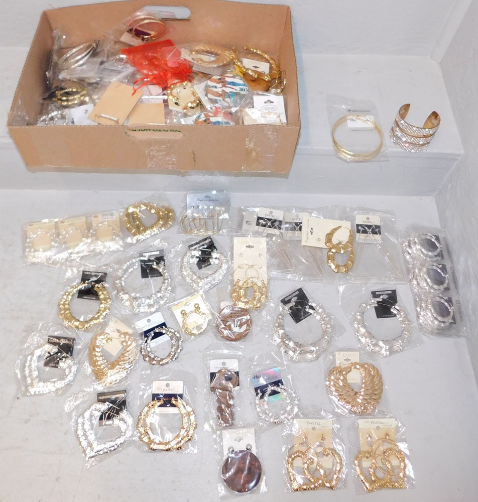 Lot of Costume Jewelry: Lot of Costume Jewelry . "ALL DESCRIPTIONS AND ANY CONDITION STATEMENT GIVEN BY LANGSTON AUCTION GALLERY ARE STRICTLY?OPINIONS?AND LANGSTON'S SHALL HAVE NO RESPONSIBILITY FOR ERRORS OR OMISSIONS.? THE