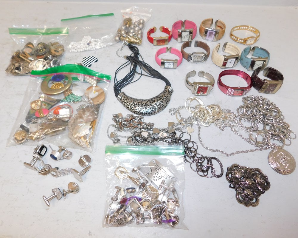 Lot of Costume Jewelry: Lot of Costume Jewelry . "ALL DESCRIPTIONS AND ANY CONDITION STATEMENT GIVEN BY LANGSTON AUCTION GALLERY ARE STRICTLY?OPINIONS?AND LANGSTON'S SHALL HAVE NO RESPONSIBILITY FOR ERRORS OR OMISSIONS.?
