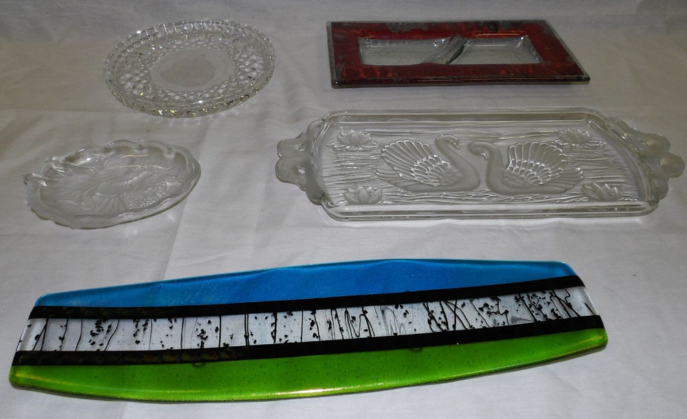 Lot of Glass Items: Lot of Glass Items . Up to 16 1/2" W ALL DESCRIPTIONS AND ANY CONDITION STATEMENT GIVEN BY LANGSTON AUCTION GALLERY ARE STRICTLY OPINIONS AND LANGSTON'S SHALL HAVE NO RESPONSIBILITY FOR ERRORS OR OMIS