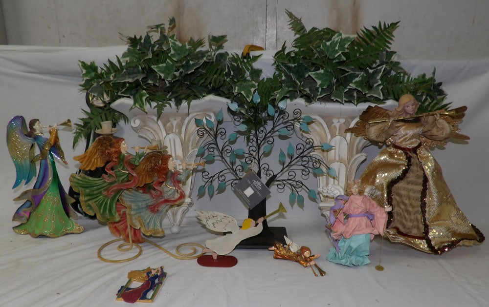 Lot of Decorative Metal Items & Pair of Resin Wall Brackets: Lot of Decorative Metal Items & Pair of Resin Wall Brackets. Up to 17" H ALL DESCRIPTIONS AND ANY CONDITION STATEMENT GIVEN BY LANGSTON AUCTION GALLERY ARE STRICTLY OPINIONS AND LANGSTON'S SHALL HAVE 