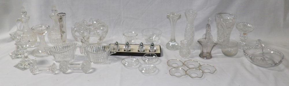 Lot of Glass Items: Lot of Glass Items . Up to 7 1/2" H ALL DESCRIPTIONS AND ANY CONDITION STATEMENT GIVEN BY LANGSTON AUCTION GALLERY ARE STRICTLY OPINIONS AND LANGSTON'S SHALL HAVE NO RESPONSIBILITY FOR ERRORS OR OMISS