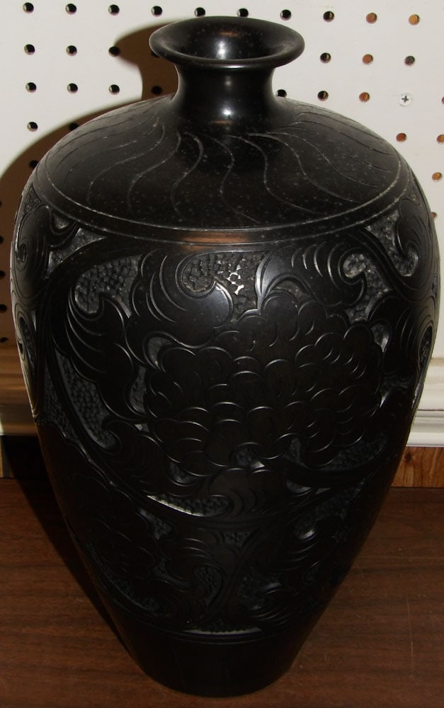 Resin Decorative Vase: Resin Decorative Vase. 14" H 7" Dia. ALL DESCRIPTIONS AND ANY CONDITION STATEMENT GIVEN BY LANGSTON AUCTION GALLERY ARE STRICTLY OPINIONS AND LANGSTON'S SHALL HAVE NO RESPONSIBILITY FOR ERRORS OR OMIS