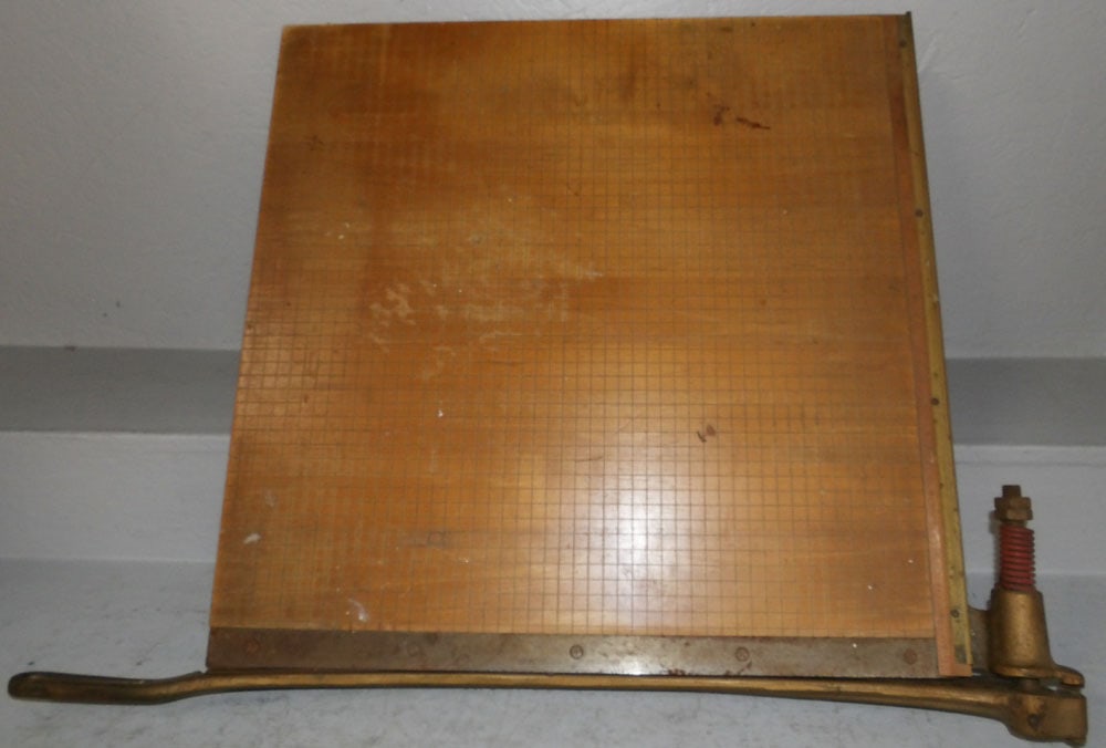 Vintage Metal & Wood Paper Cutter: Vintage Metal & Wood Paper Cutter . 33 1/2" x 25 3/4" ALL DESCRIPTIONS AND ANY CONDITION STATEMENT GIVEN BY LANGSTON AUCTION GALLERY ARE STRICTLY OPINIONS AND LANGSTON'S SHALL HAVE NO RESPONSIBILITY F