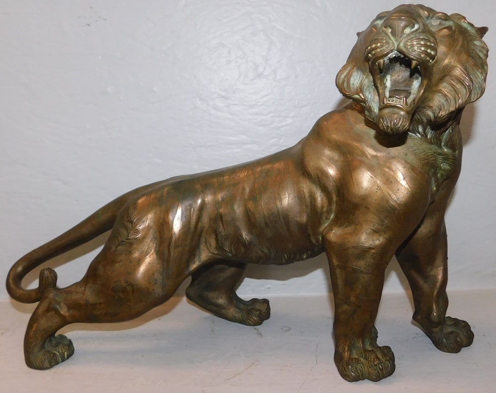 Bronze Sculpture of a Tiger: Bronze Sculpture of a Tiger. 11 3/4" H 17 1/2" W ALL DESCRIPTIONS AND ANY CONDITION STATEMENT GIVEN BY LANGSTON AUCTION GALLERY ARE STRICTLY OPINIONS AND LANGSTON'S SHALL HAVE NO RESPONSIBILITY FOR ER