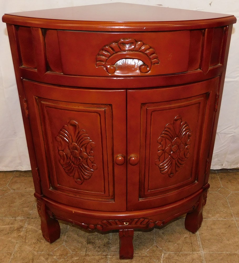 Cherry Corner Cabinet: Cherry Corner Cabinet . 28 1/4" H 22" W 15 1/2" D ALL DESCRIPTIONS AND ANY CONDITION STATEMENT GIVEN BY LANGSTON AUCTION GALLERY ARE STRICTLY OPINIONS AND LANGSTON'S SHALL HAVE NO RESPONSIBILITY FOR