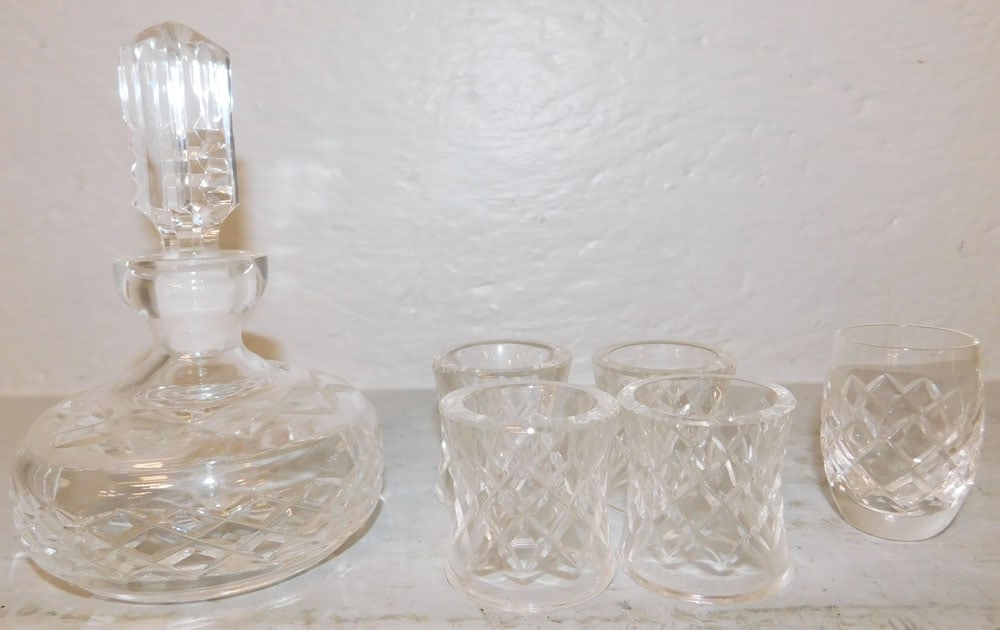 Six Pieces of Waterford Crystal: Six Pieces of Waterford Crystal. Up to 6 1/4" H 4 1/4" Dia. ' ALL DESCRIPTIONS AND ANY CONDITION STATEMENT GIVEN BY LANGSTON AUCTION GALLERY ARE STRICTLY OPINIONS AND LANGSTON'S SHALL HAVE NO RESPONSI