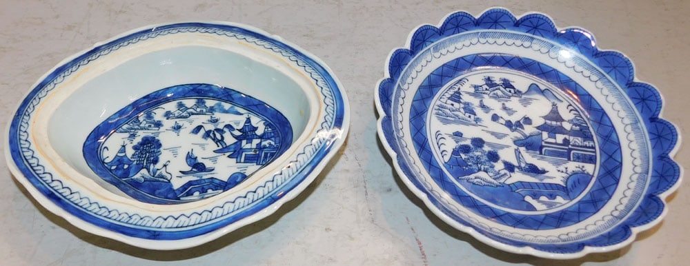 Two Canton Porcelain Blue & White Bowls: Two Canton Porcelain Blue & White Bowls . Up to 9" W 7 1/2" D ALL DESCRIPTIONS AND ANY CONDITION STATEMENT GIVEN BY LANGSTON AUCTION GALLERY ARE STRICTLY OPINIONS AND LANGSTON'S SHALL HAVE NO
