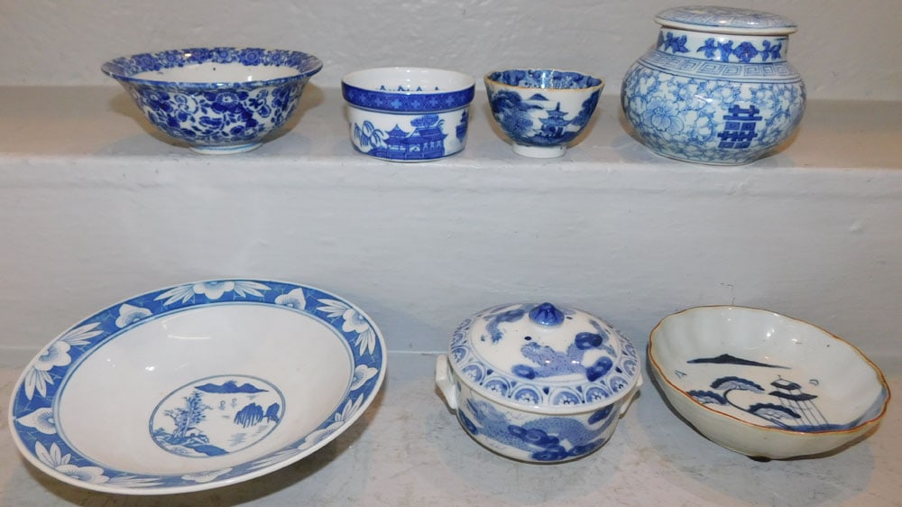 Lot of Oriental Blue & White Porcelain Items (1 of 3)