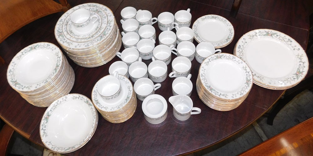 Lot of Farberware Wellsley China (1 of 4)