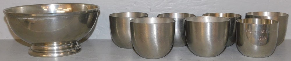 Lot of Pewter Jefferson Cups & Williamsburg Steiff Pewter Bowl: Lot of Pewter Jefferson Cups & Williamsburg Steiff Pewter Bowl . Up to 3 1/2" H 7 1/4" Dia. ALL DESCRIPTIONS AND ANY CONDITION STATEMENT GIVEN BY LANGSTON AUCTION GALLERY ARE STRICTLY OPINIONS AND