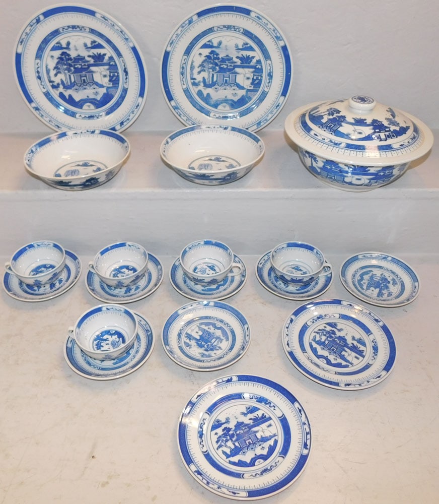 Nineteen Pieces of Canton Style China (1 of 8)