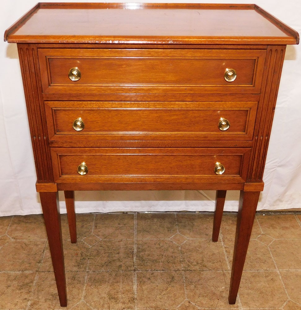Mahogany Three Drawer Stand by Biggs: Mahogany Three Drawer Stand by Biggs . 30 1/2" H 22" W 13 1/4" D ALL DESCRIPTIONS AND ANY CONDITION STATEMENT GIVEN BY LANGSTON AUCTION GALLERY ARE STRICTLY OPINIONS AND LANGSTON'S SHALL HAVE NO RESPO