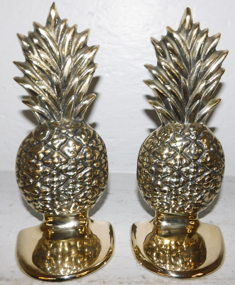 Pair of Cast Brass Pineapple Bookends: Pair of Cast Brass Pineapple Bookends . 8 3/4" H 4" W ALL DESCRIPTIONS AND ANY CONDITION STATEMENT GIVEN BY LANGSTON AUCTION GALLERY ARE STRICTLY OPINIONS AND LANGSTON'S SHALL HAVE NO RESPONSIBILITY