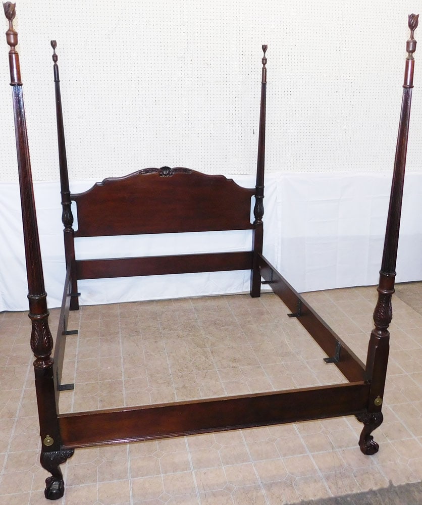Mahogany Acanthus Carved Reeded Post Queen Size Bed with Rails by Heritage (1 of 10)