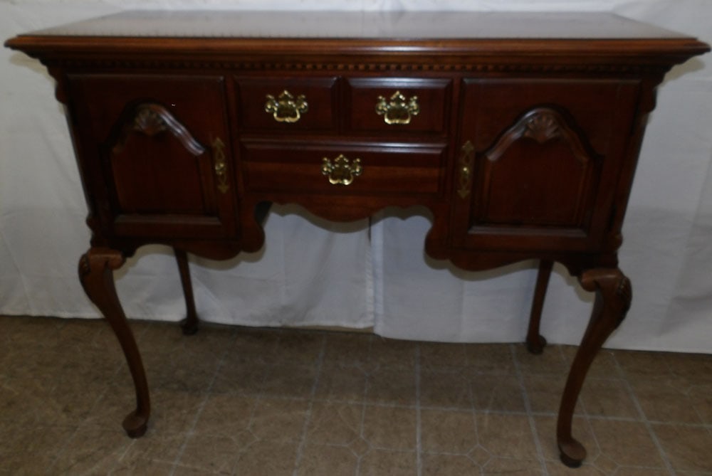 Cherry Queen Anne Style Server by Lexington: Cherry Queen Anne Style Server by Lexington . 40 1/4" H 48" W 18" D ALL DESCRIPTIONS AND ANY CONDITION STATEMENT GIVEN BY LANGSTON AUCTION GALLERY ARE STRICTLY OPINIONS AND LANGSTON'S SHALL HAVE NO