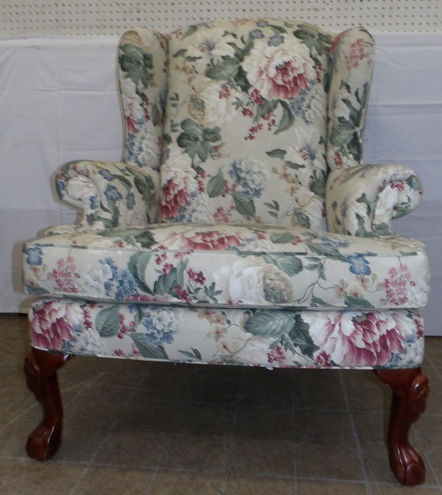 Floral Upholstered Wing Back Arm Chair by Broyhill: Floral Upholstered Wing Back Arm Chair by Broyhill. 44 1/4" H 36 1/2" W 32" D ALL DESCRIPTIONS AND ANY CONDITION STATEMENT GIVEN BY LANGSTON AUCTION GALLERY ARE STRICTLY OPINIONS AND LANGSTON'S SHALL