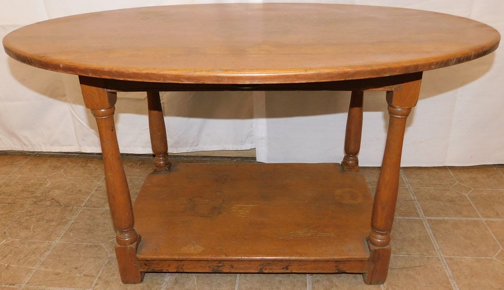 Antique Pegged Oak Tea Table: Antique Pegged Oak Tea Table . 19 1/2" H 36" W 26" D ALL DESCRIPTIONS AND ANY CONDITION STATEMENT GIVEN BY LANGSTON AUCTION GALLERY ARE STRICTLY OPINIONS AND LANGSTON'S SHALL HAVE NO RESPONSIBILITY