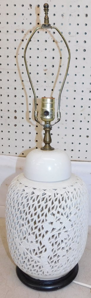 Chinese Blanc De Chine Porcelain Lamp: Chinese Blanc De Chine Porcelain Lamp. 26 1/2" H 8" Dia. ALL DESCRIPTIONS AND ANY CONDITION STATEMENT GIVEN BY LANGSTON AUCTION GALLERY ARE STRICTLY OPINIONS AND LANGSTON'S SHALL HAVE NO