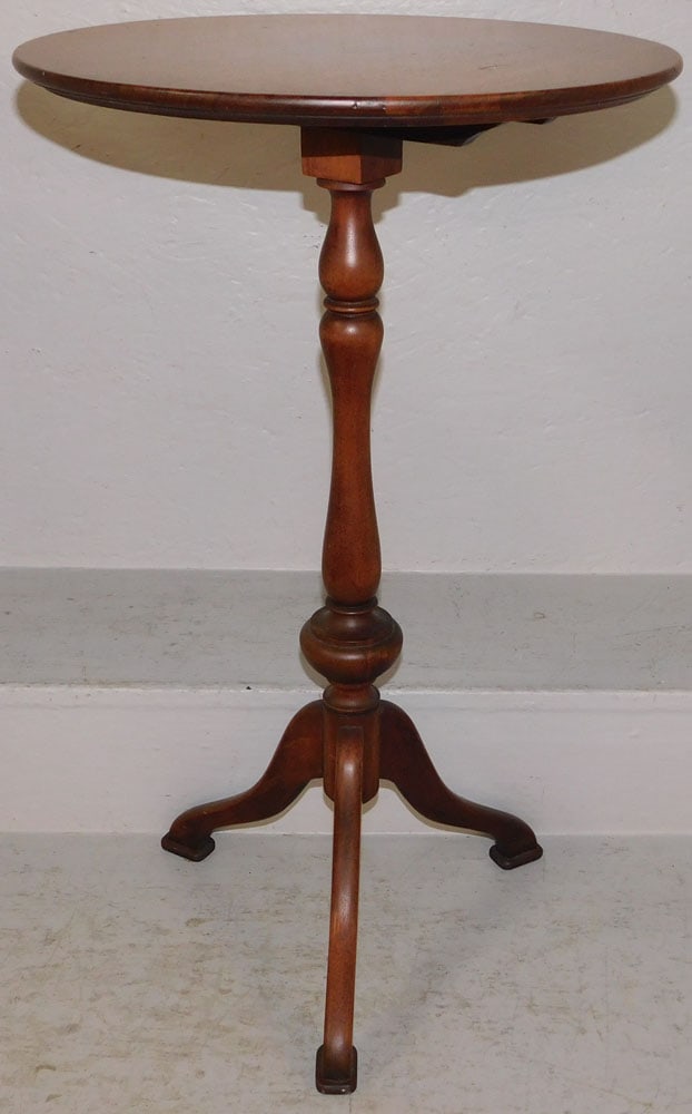 Antique Mahogany Tilt Top Candlestand: Antique Mahogany Tilt Top Candlestand . 27" H 16 1/4" Dia. ALL DESCRIPTIONS AND ANY CONDITION STATEMENT GIVEN BY LANGSTON AUCTION GALLERY ARE STRICTLY OPINIONS AND LANGSTON'S SHALL HAVE NO RESPONSIBIL