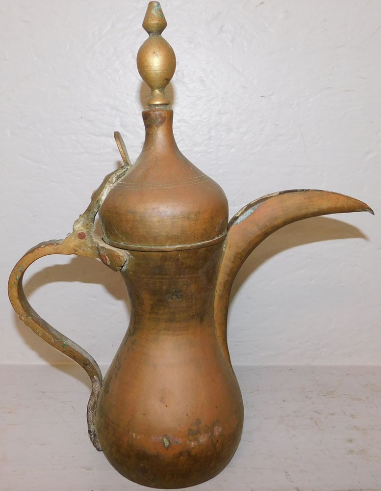 Antique Brass Ewer: Antique Brass Ewer. 15" H 11 3/4" W ALL DESCRIPTIONS AND ANY CONDITION STATEMENT GIVEN BY LANGSTON AUCTION GALLERY ARE STRICTLY OPINIONS AND LANGSTON'S SHALL HAVE NO RESPONSIBILITY FOR ERRORS OR OMISS