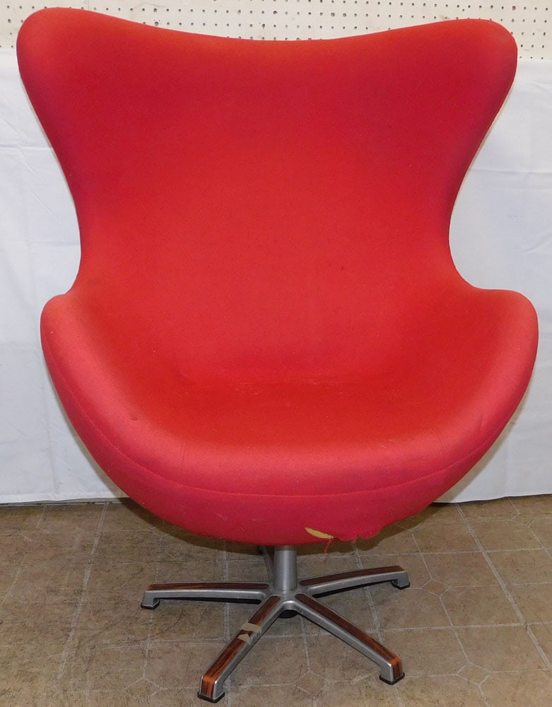 Mid Century Modern Swivel Upholstered & Aluminum Chair: Mid Century Modern Swivel Upholstered & Aluminum Chair . 45" H 32" W 27" D ALL DESCRIPTIONS AND ANY CONDITION STATEMENT GIVEN BY LANGSTON AUCTION GALLERY ARE STRICTLY OPINIONS AND LANGSTON'S SHALL HAV