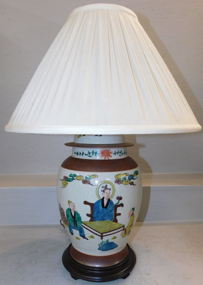 Oriental Painted Porcelain Covered Urn Made Into Lamp: Oriental Painted Porcelain Covered Urn Made Into Lamp. 26" H 19" Dia. ALL DESCRIPTIONS AND ANY CONDITION STATEMENT GIVEN BY LANGSTON AUCTION GALLERY ARE STRICTLY OPINIONS AND LANGSTON'S SHALL HAVE NO