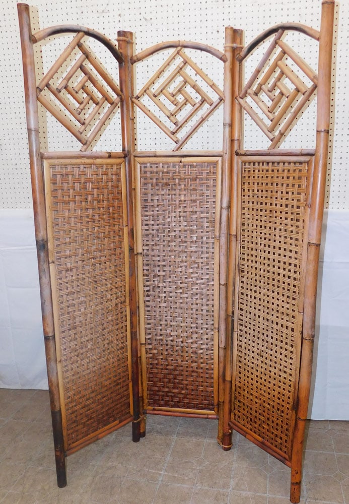 Bamboo Three Panel Folding Screen: Bamboo Three Panel Folding Screen . 71 3/4" H 52 1/2" W ALL DESCRIPTIONS AND ANY CONDITION STATEMENT GIVEN BY LANGSTON AUCTION GALLERY ARE STRICTLY OPINIONS AND LANGSTON'S SHALL HAVE NO