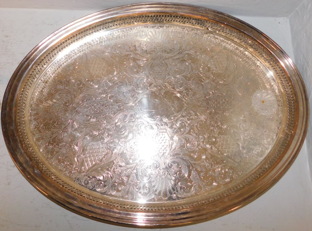 Oval Silverplated Open Work Gallery Tray: Oval Silverplated Open Work Gallery Tray. 21 3/4" x 16" ALL DESCRIPTIONS AND ANY CONDITION STATEMENT GIVEN BY LANGSTON AUCTION GALLERY ARE STRICTLY OPINIONS AND LANGSTON'S SHALL HAVE NO RESPONSIBILITY