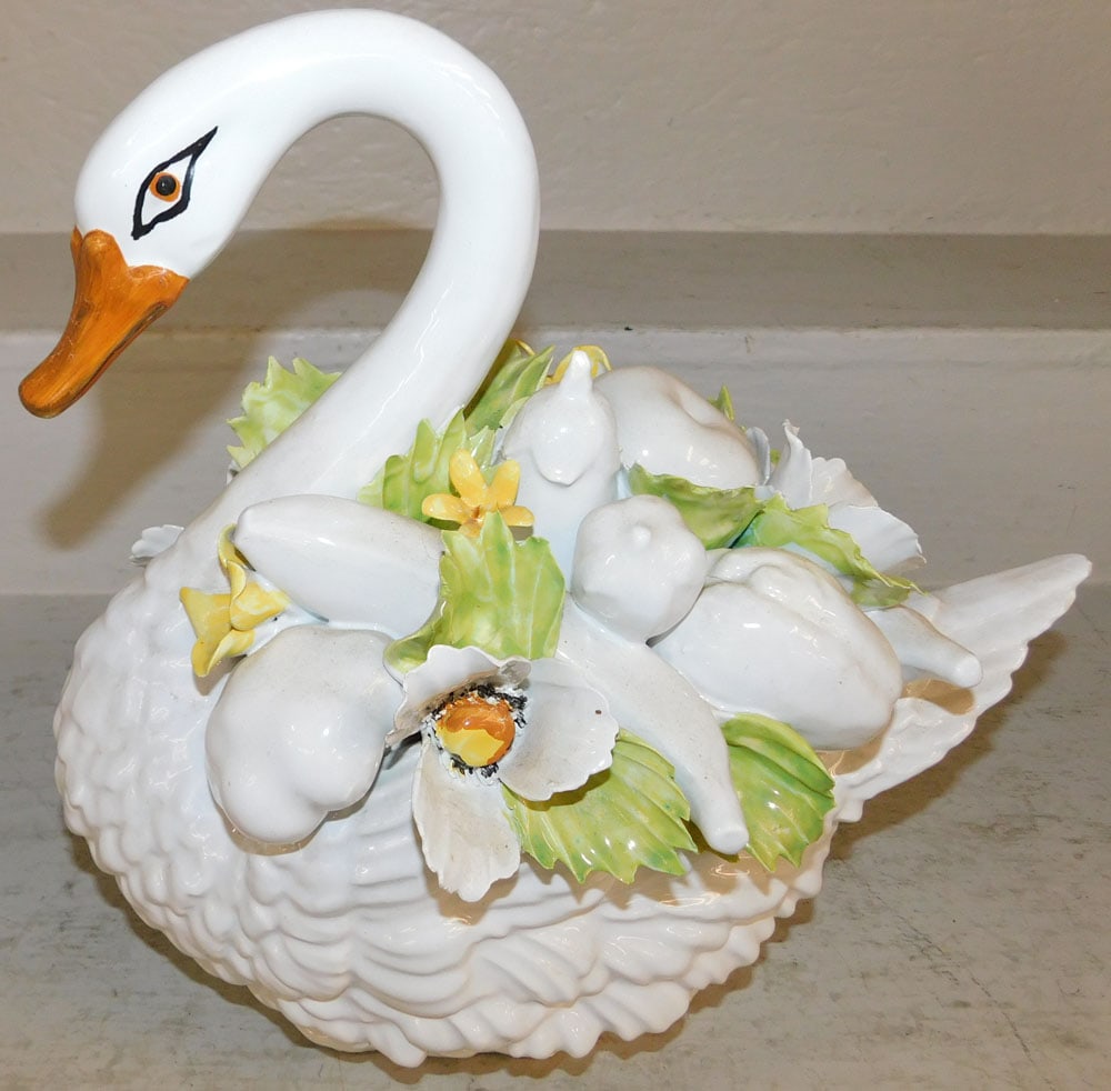 Italian Painted Porcelain Swan Centerpiece: Italian Painted Porcelain Swan Centerpiece . 12 1/4" H 13" W ALL DESCRIPTIONS AND ANY CONDITION STATEMENT GIVEN BY LANGSTON AUCTION GALLERY ARE STRICTLY OPINIONS AND LANGSTON'S SHALL HAVE NO RESPONSIB