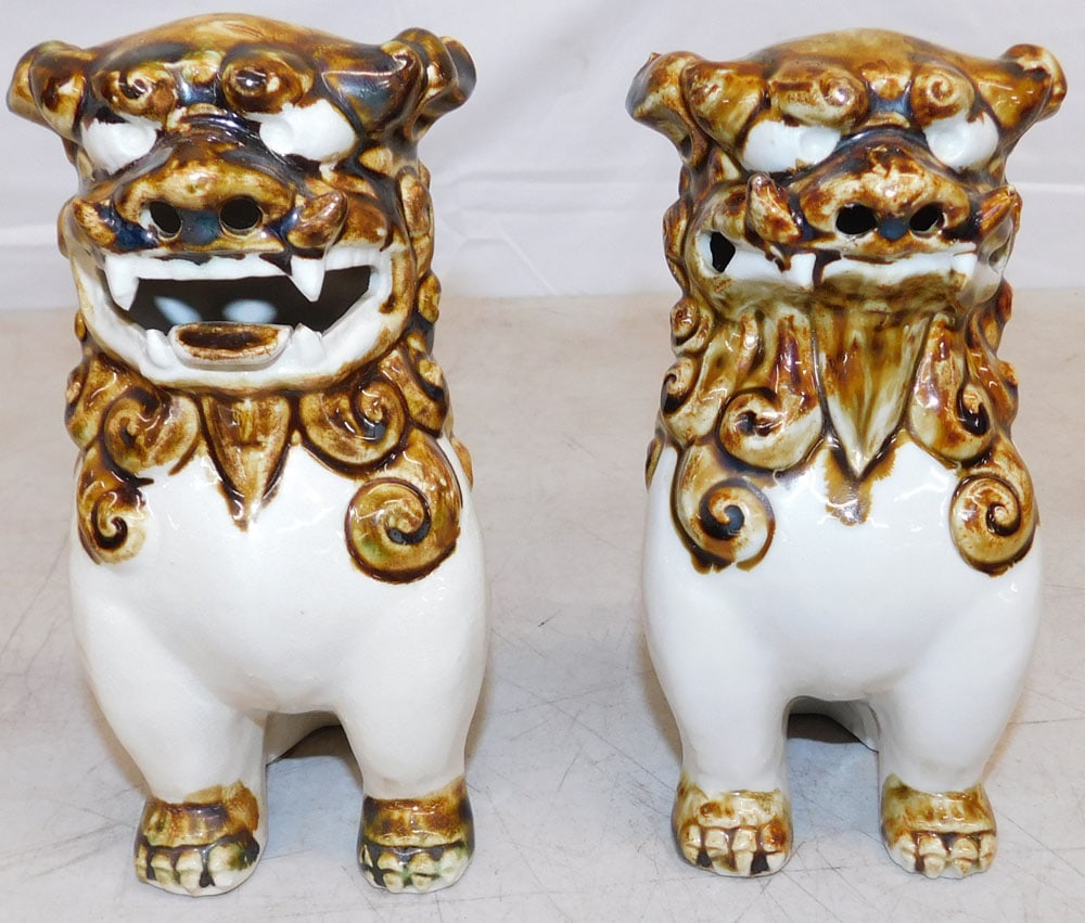 Pair of Oriental Porcelain Foo Dogs: Pair of Oriental Porcelain Foo Dogs. 7 1/4" H 3 3/4" W 6 1/2" D ALL DESCRIPTIONS AND ANY CONDITION STATEMENT GIVEN BY LANGSTON AUCTION GALLERY ARE STRICTLY OPINIONS AND LANGSTON'S SHALL HAVE NO