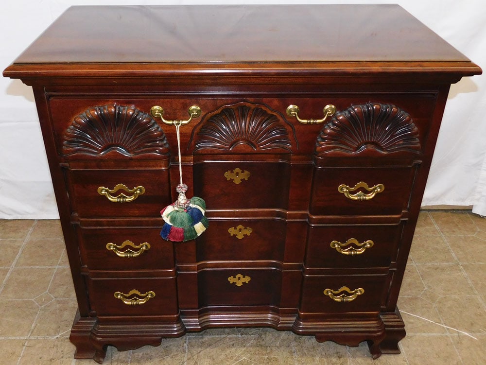 Cherry Four Drawer Block Front Chest by Thomasville: Cherry Four Drawer Block Front Chest by Thomasville. 33" H 36" W 19" D ALL DESCRIPTIONS AND ANY CONDITION STATEMENT GIVEN BY LANGSTON AUCTION GALLERY ARE STRICTLY OPINIONS AND LANGSTON'S SHALL HAVE NO